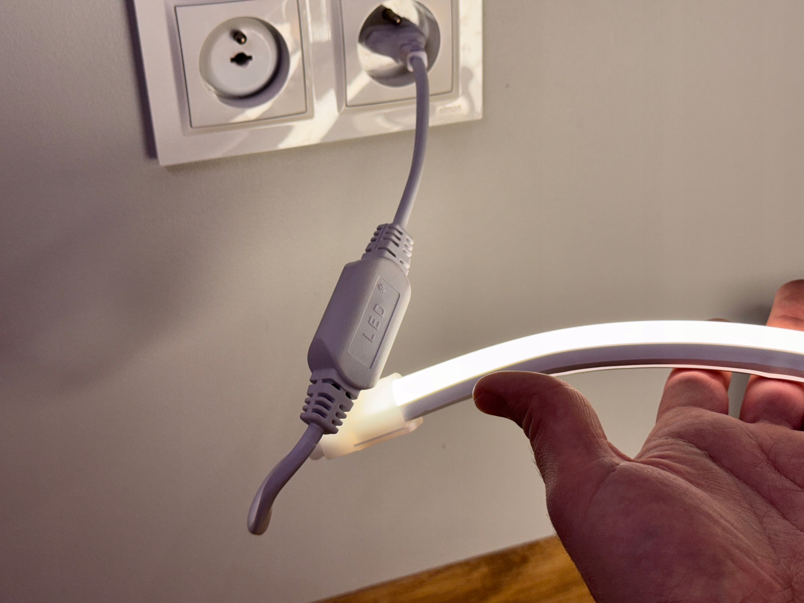 Neon LED Zielony 180° Flex 2835 230V Cięty co 20 cm - obrazek 7