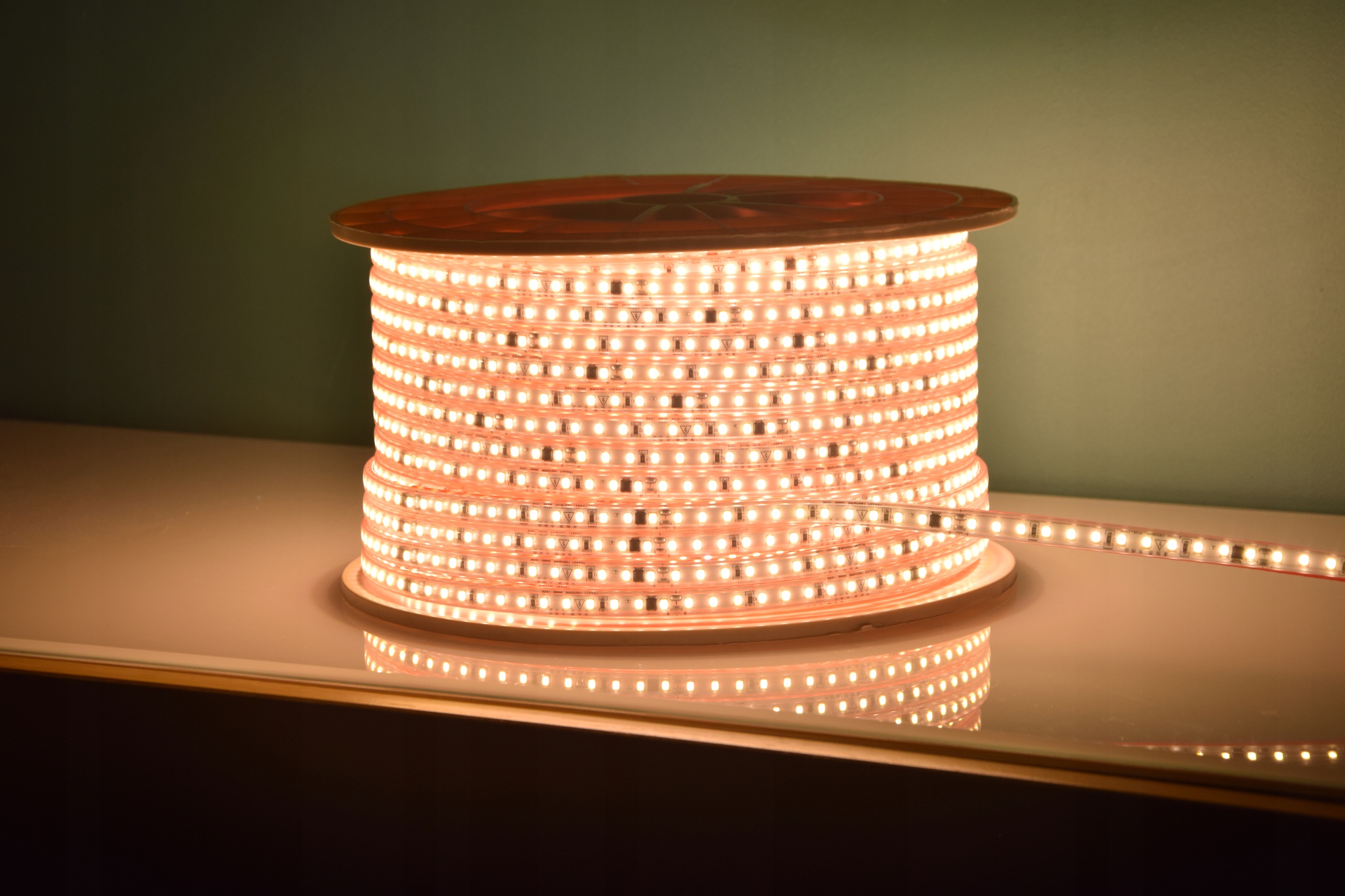 Taśma LED 2835 230V 12W Biała Ciepła Cięta co 10 cm IP67 - obrazek 5