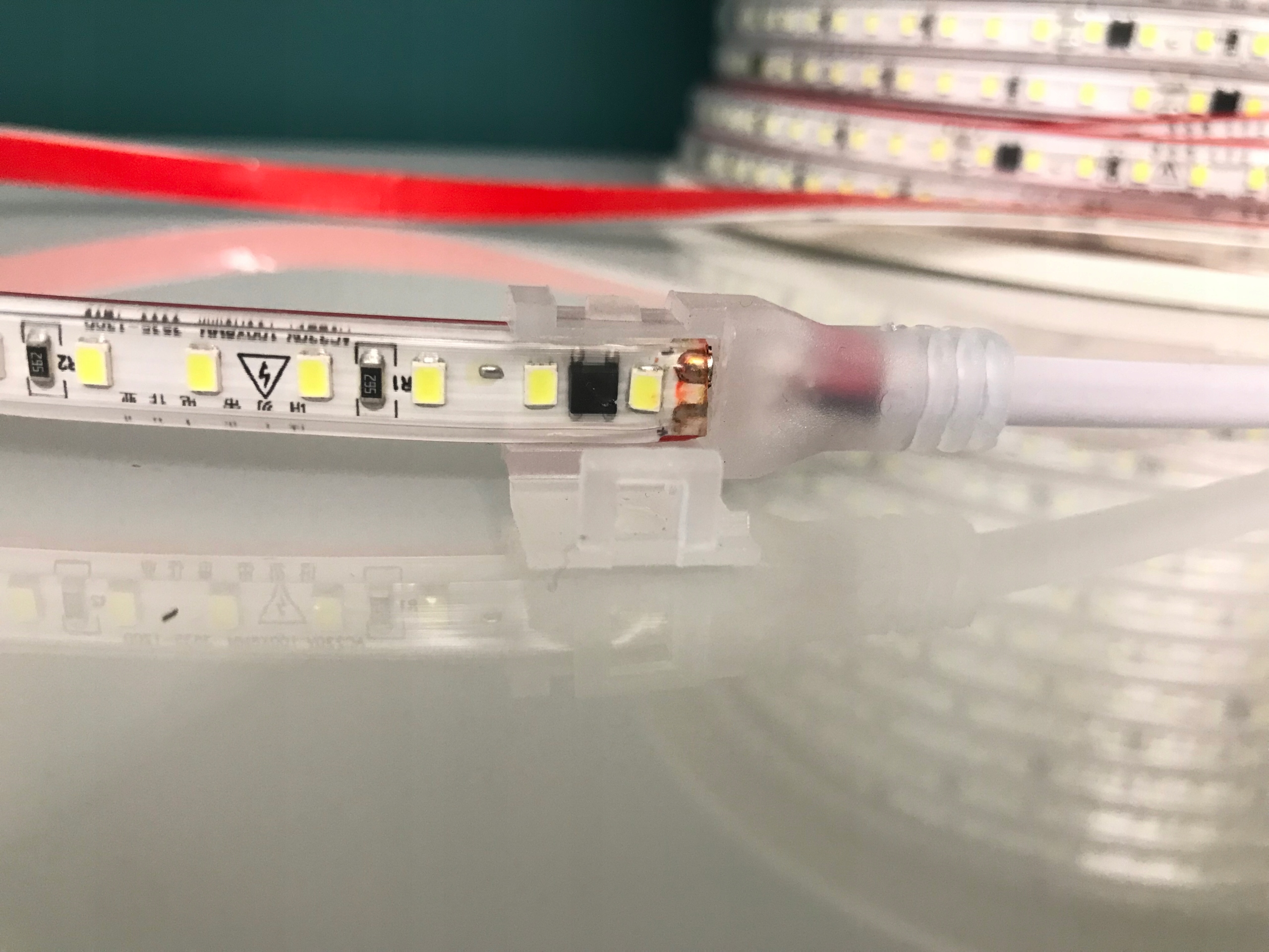 Taśma LED Żółta 2835 230V 10W IP67 Złota Cięta Co 10cm - obrazek 12