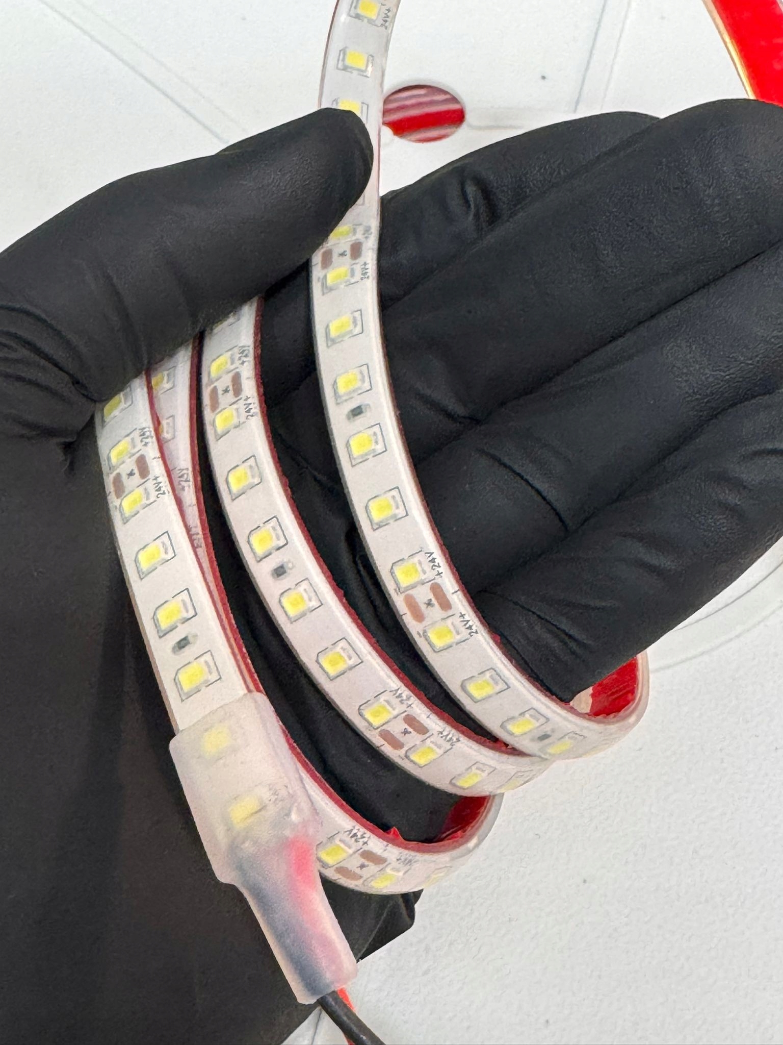 Taśma LED 2835 24V IP68 Zimna 6000K cięta co 5 cm - obrazek 7