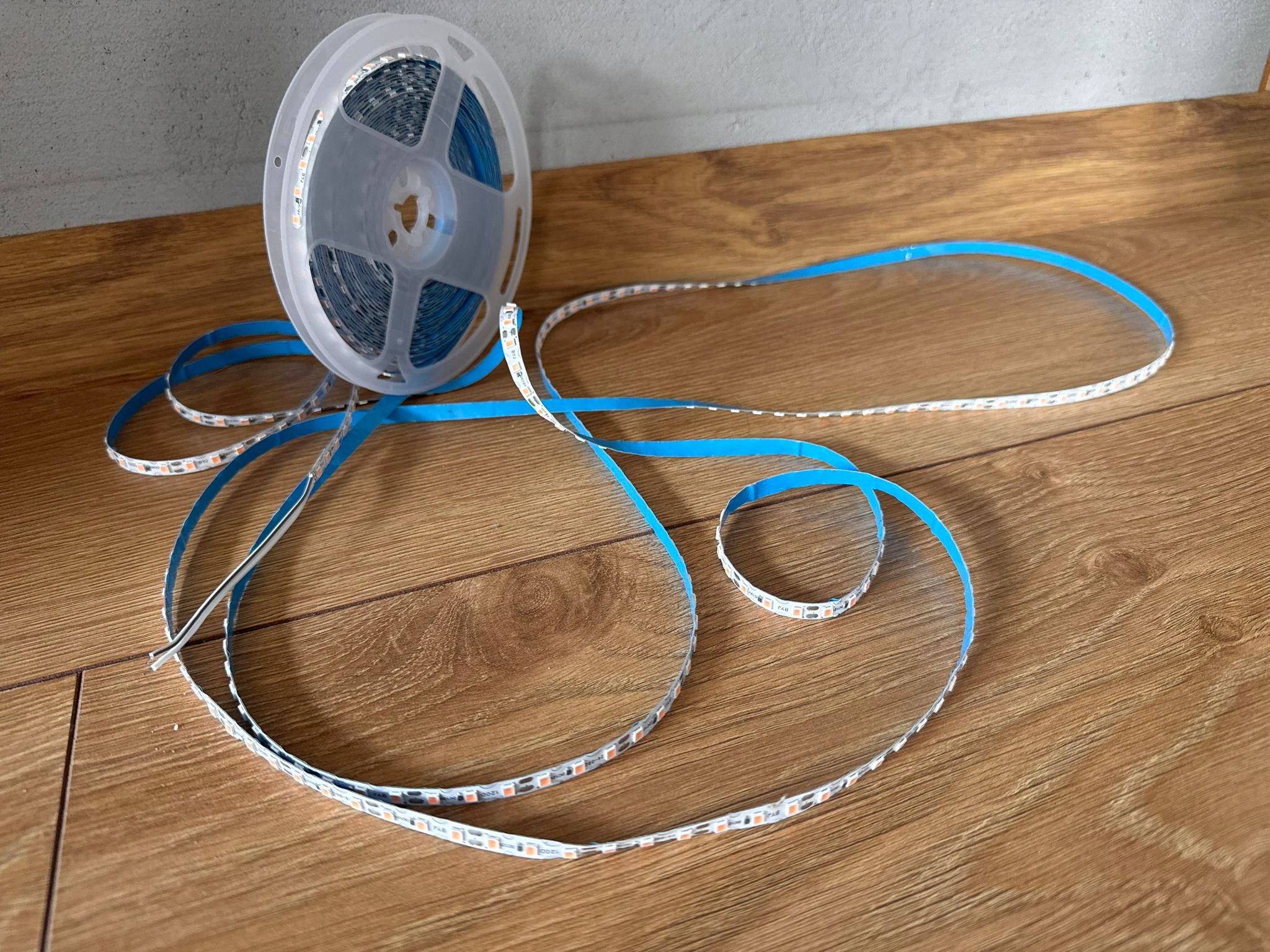 Taśma LED S-Shape 12V 10m Fioletowa 2835 SMD Elastyczna - obrazek 7