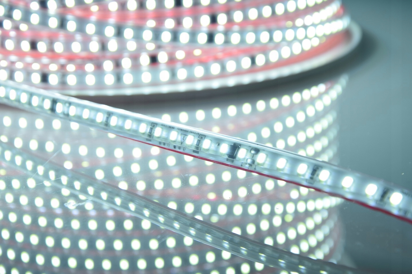 Taśma LED 2835 24V IP68 Zimna 6000K cięta co 5 cm - obrazek 5