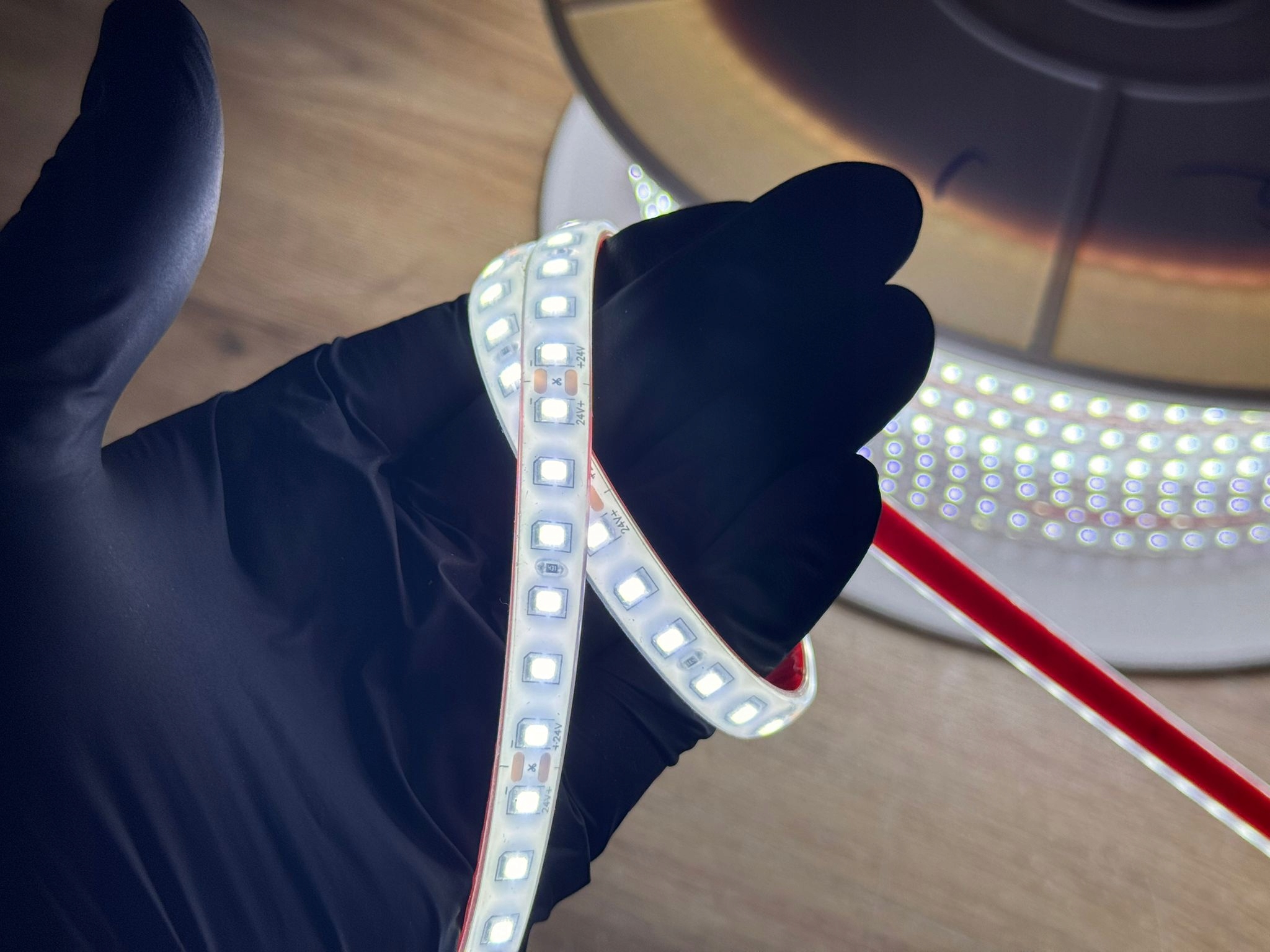 Taśma LED 2835 24V IP68 Zimna 6000K cięta co 5 cm - obrazek 2