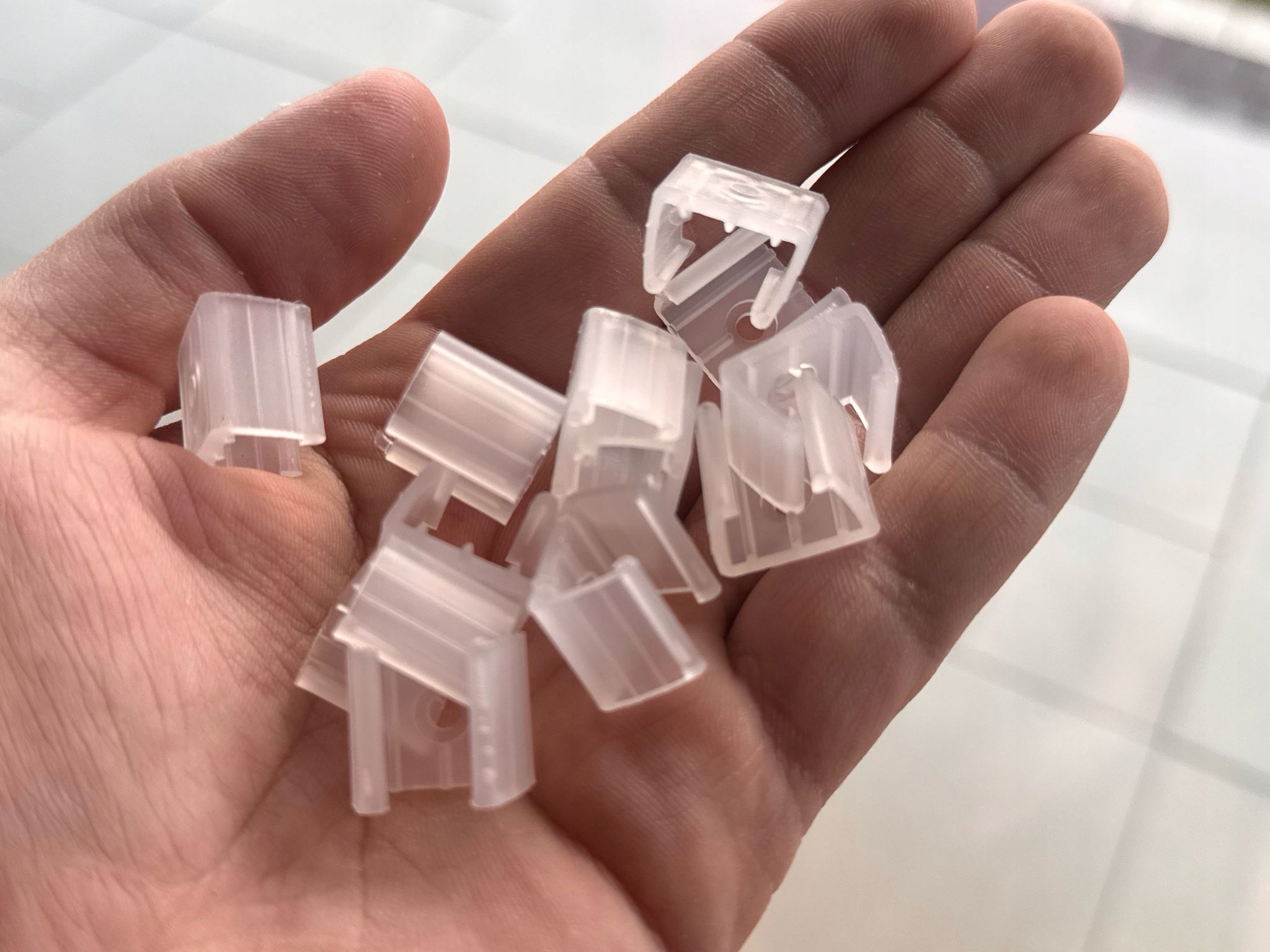 Uchwyt Montażowy do Neon LED 180° SMD 2835 Rowek 14 mm - obrazek 3